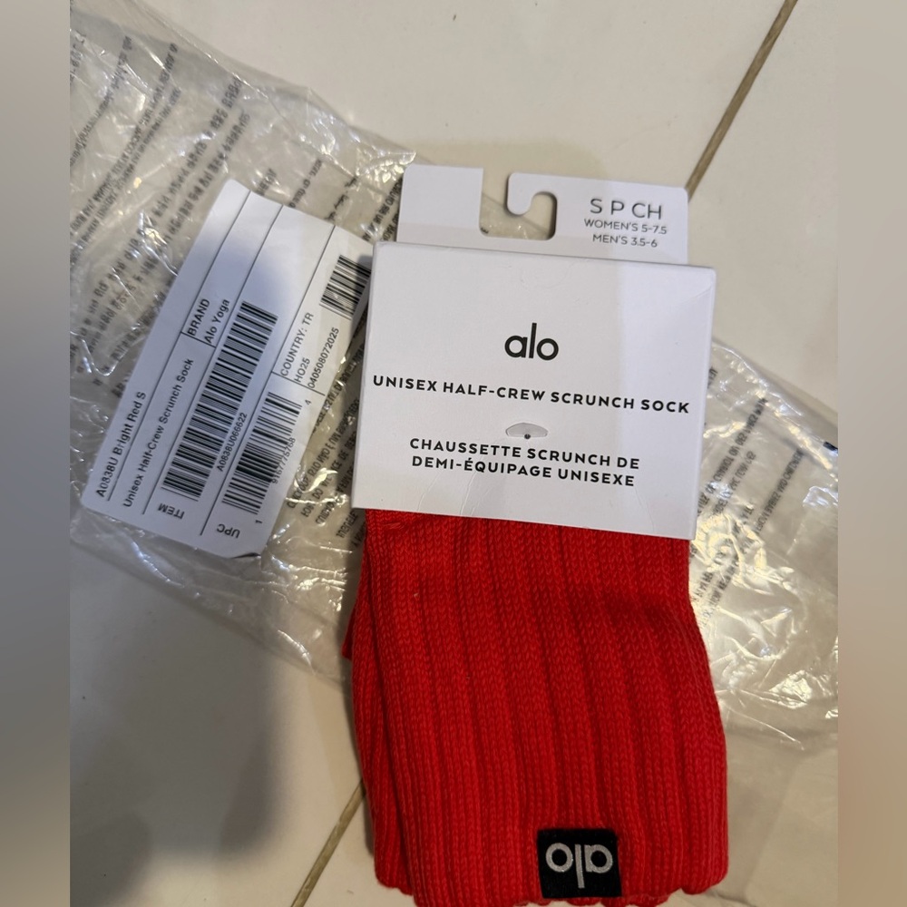 ALO Yoga Red Unisex Half-Crew Scrunch Sock